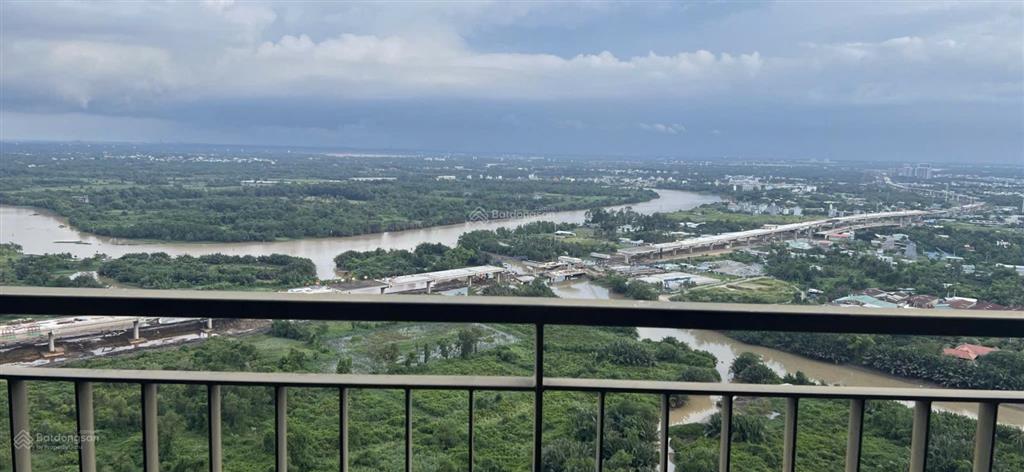 Em tuấn vinhomes bán nhanh căn hộ 2pn 2wc hướng đông nam, view sông. full nội thất cao cấp