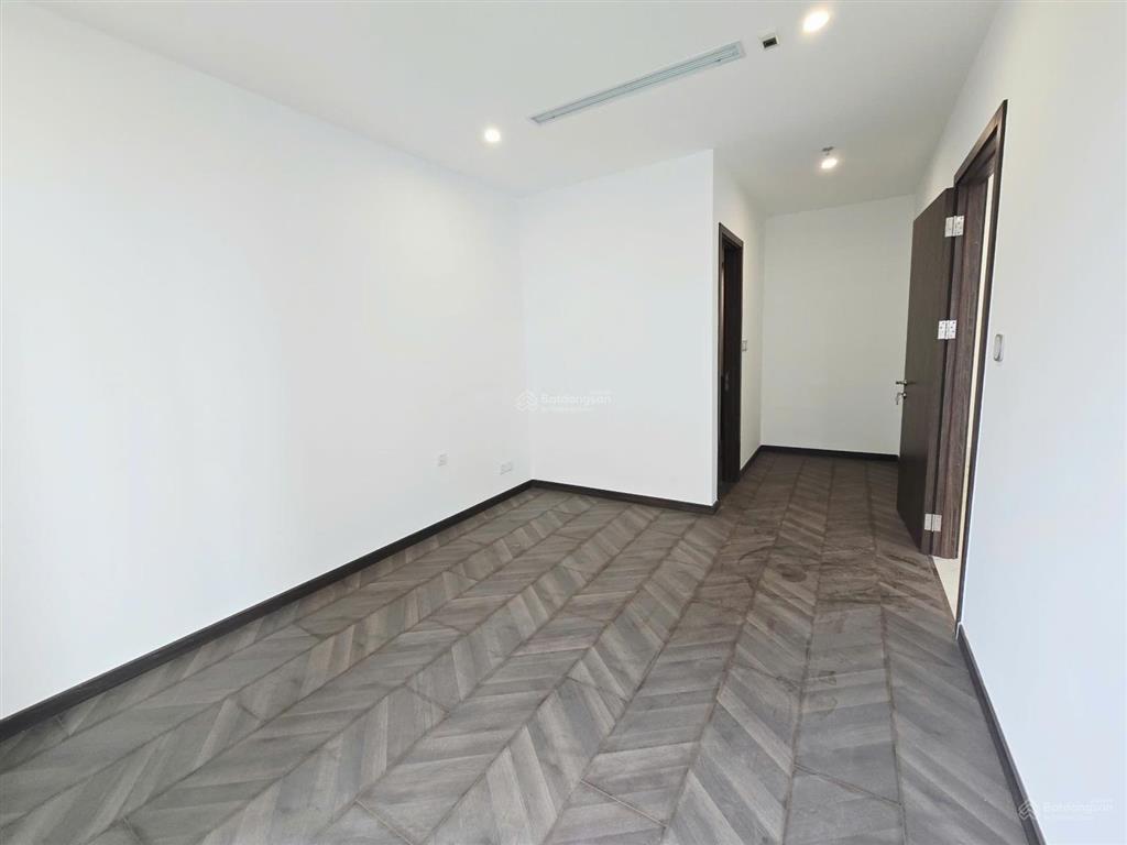Bán nhanh căn hộ 2pn beverly mới 100% chưa ở, tầng trung thoáng mát, đã có sổ hồng