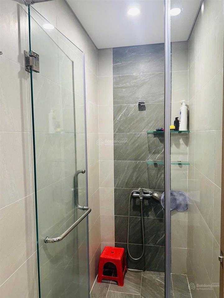 Bán 3pn 2wc full nội thất cao cấp tầng trung thoáng mát, sổ hồng không vay, sẵn hđ thuê 10 tr/tháng