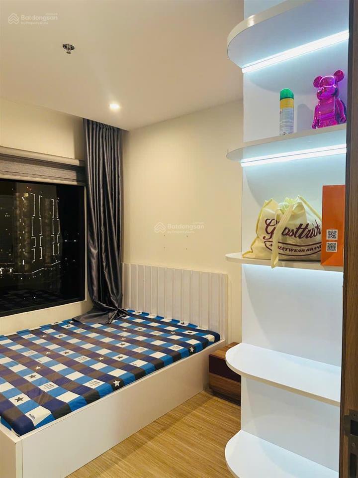Bán 3pn 2wc full nội thất cao cấp tầng trung thoáng mát, sổ hồng không vay, sẵn hđ thuê 10 tr/tháng