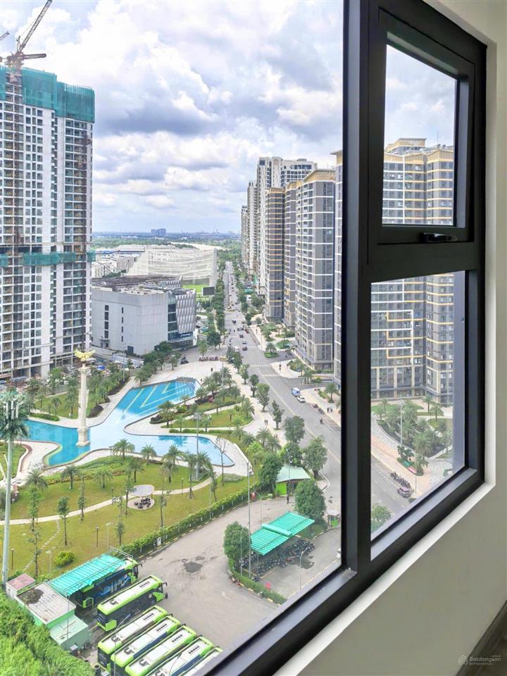 Bán lỗ căn 1pn+ diện tích lớn 52m2 view quảng trường, công viên. giá cực rẻ chỉ 2,650 tỷ