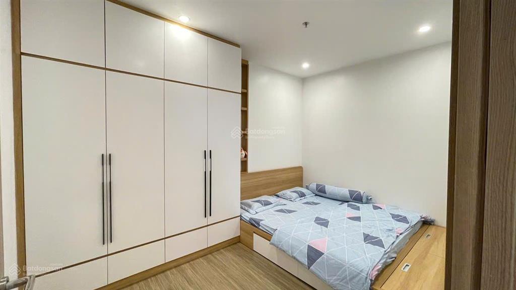Bán căn hộ 2pn 2wc diện tích lớn 67,8m2, có sổ hồng, hướng đông nam, tầng trung thoáng mát
