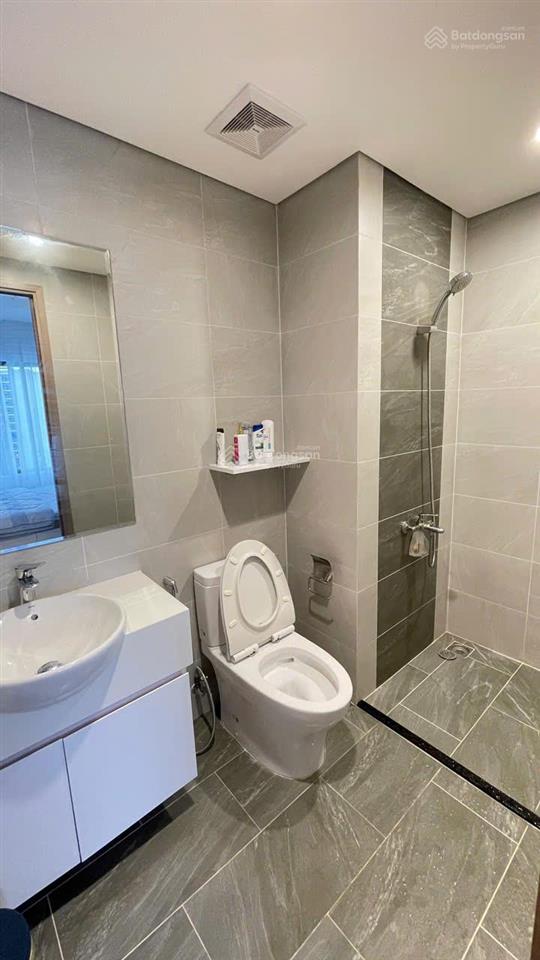 Bán căn hộ 2pn 2wc diện tích lớn 67,8m2, có sổ hồng, hướng đông nam, tầng trung thoáng mát