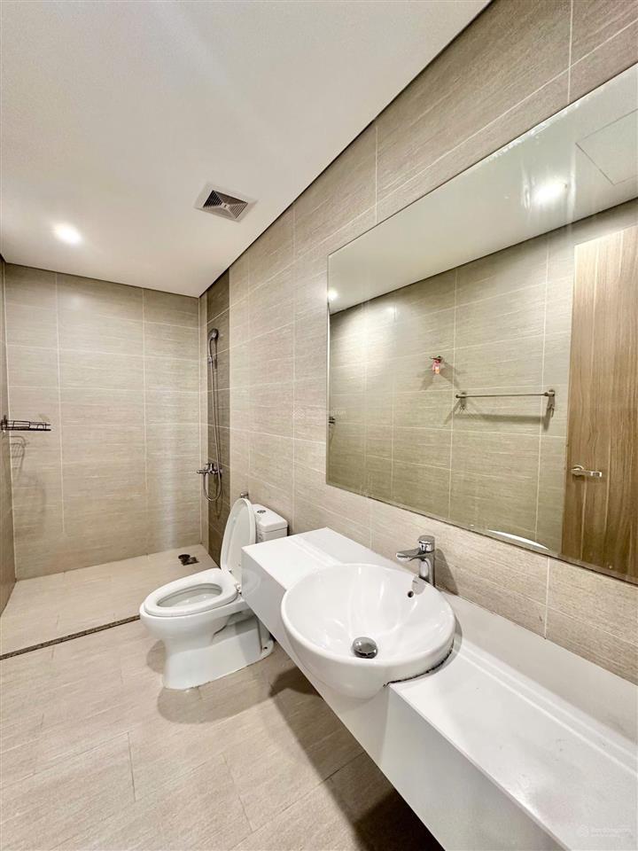 Bán căn hộ 3pn view nội khu, tầng trung, hướng đông nam thoáng mát. sẵn sổ hồng