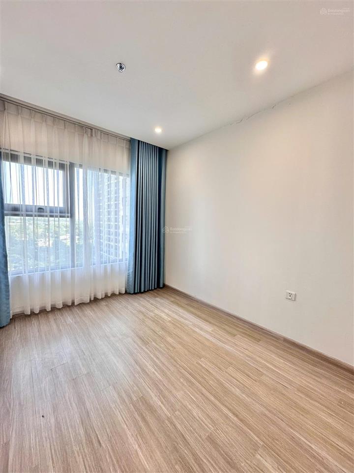 Bán căn hộ 3pn view nội khu, tầng trung, hướng đông nam thoáng mát. sẵn sổ hồng