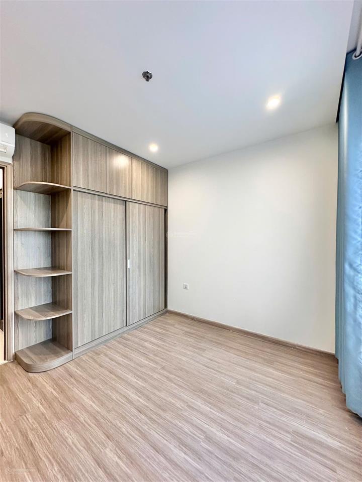 Bán căn hộ 3pn view nội khu, tầng trung, hướng đông nam thoáng mát. sẵn sổ hồng