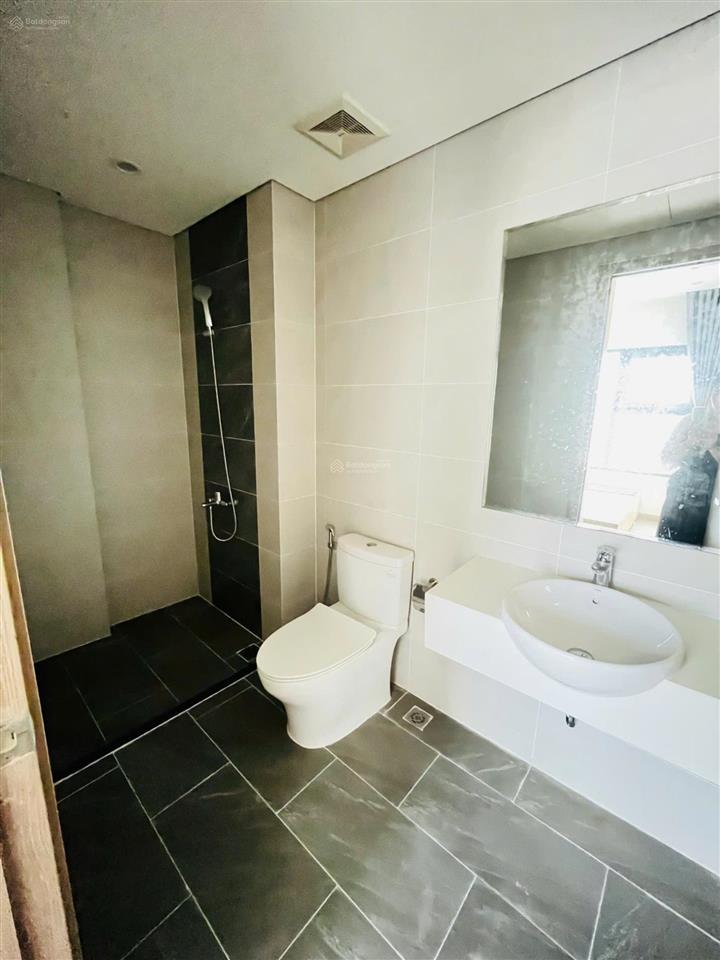 Chuyển nhượng căn góc 2pn + 2wc giá rẻ chỉ 2.8 tỷ, nhận nhà ngay