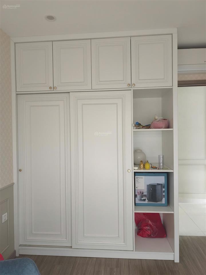 Giá rẻ chỉ 3,6 tỷ cho căn hộ 3pn hướng đông nam, full nội thất cao cấp, sẵn sổ hồng