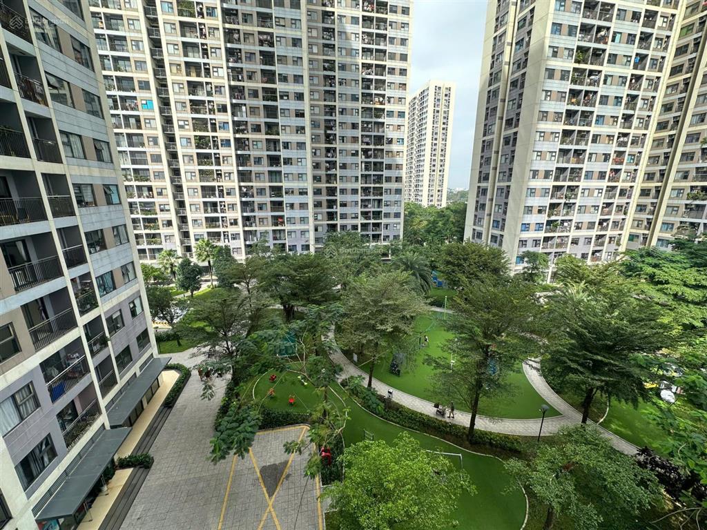 Bán căn góc 2pn+ 2wc, tầng trung view nội khu, sẵn sổ hồng, trang bị nội thất cao cấp