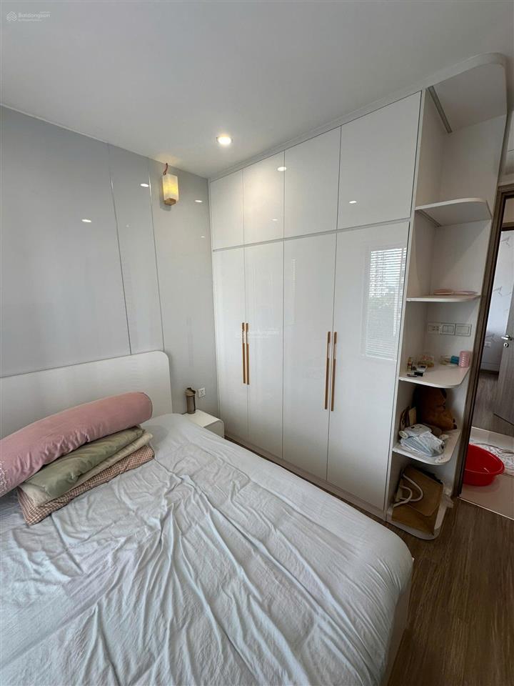 Bán căn góc 2pn+ 2wc, tầng trung view nội khu, sẵn sổ hồng, trang bị nội thất cao cấp
