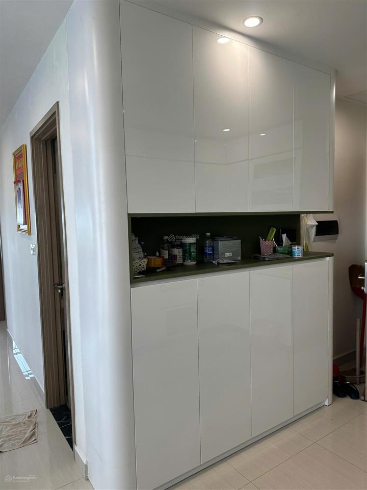 Bán căn góc 2pn+ 2wc, tầng trung view nội khu, sẵn sổ hồng, trang bị nội thất cao cấp