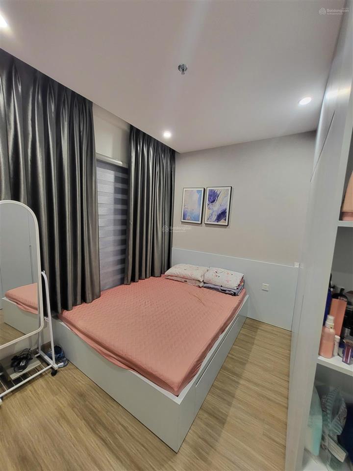 Bán căn góc 2pn+ nội thất cao cấp, có sổ hồng, hướng đông nam, tầng trung