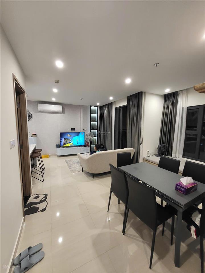 Bán căn góc 2pn+ nội thất cao cấp, có sổ hồng, hướng đông nam, tầng trung