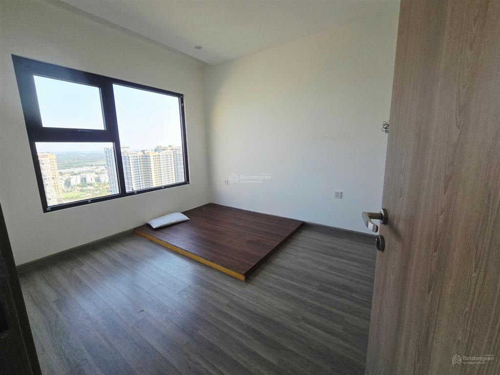 Bán nhanh căn hộ 2pn hướng đông nam, view công viên 36ha. có sổ hồng, giá chỉ 2,990 tỷ