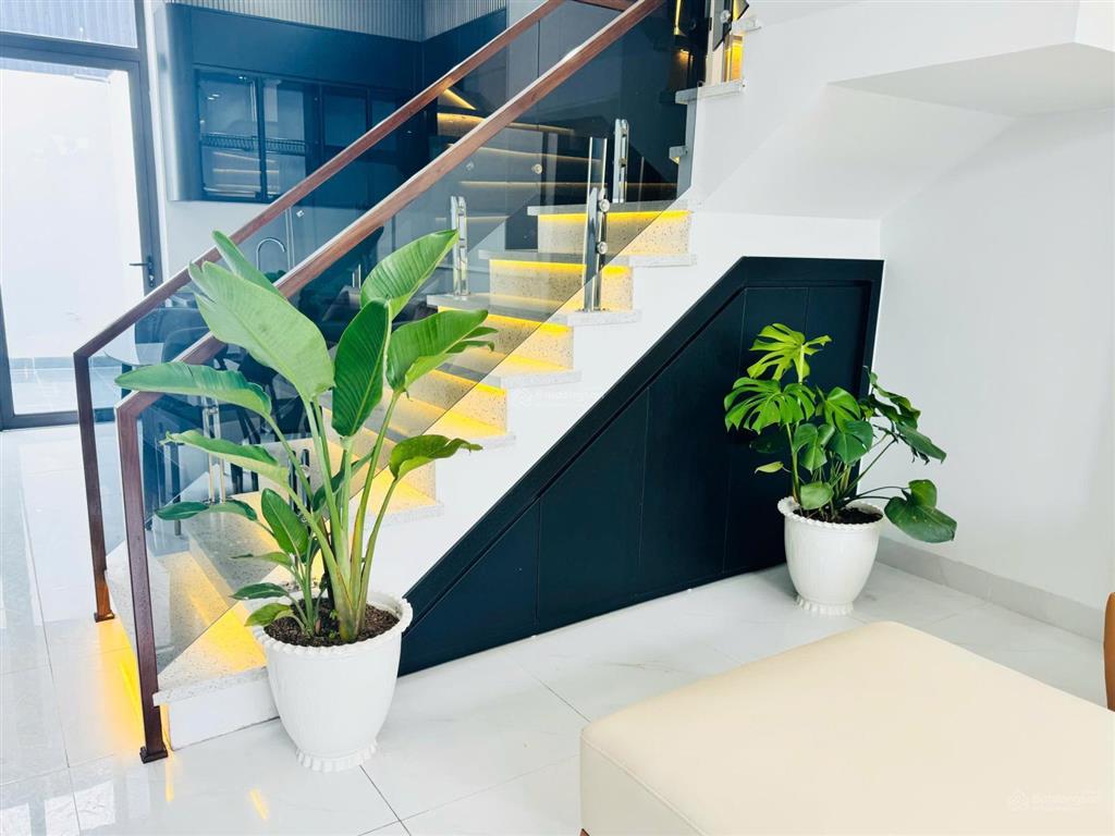 Bán nhà xây mới trung tâm tân tiến  do nha 50m2 (full nội thất)