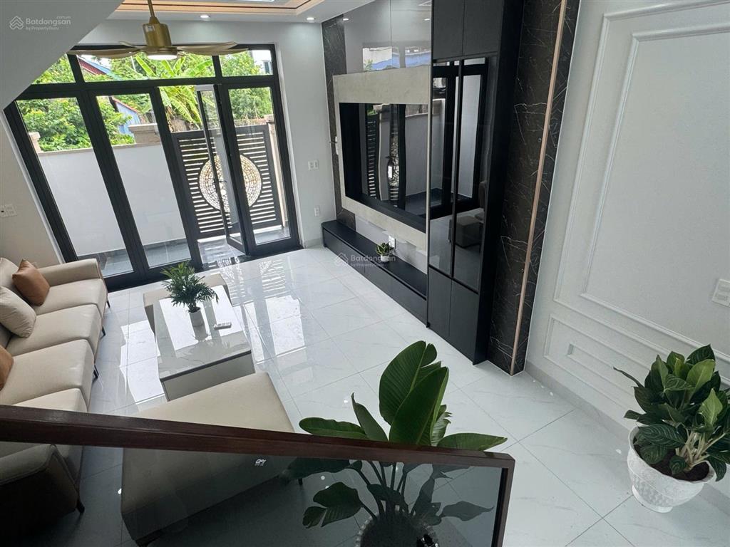 Bán nhà xây mới trung tâm tân tiến  do nha 50m2 (full nội thất)