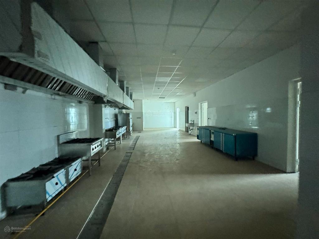 Cho thuê toà nhà văn phòng 4 tầng (720 m²) /1 sàn, tại kcn quang minh, mê linh