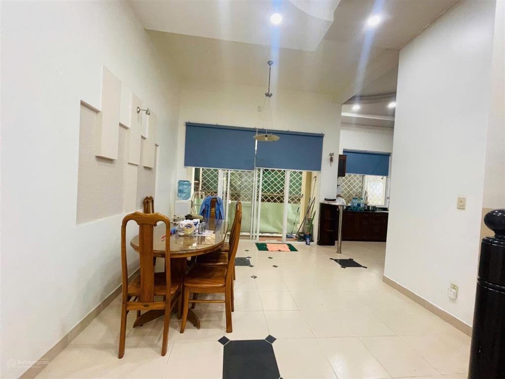 Cho thuê biệt thự liên kế hưng thái ,phú mỹ hưng, q7 hcm 36tr  0909 875 *** em nga