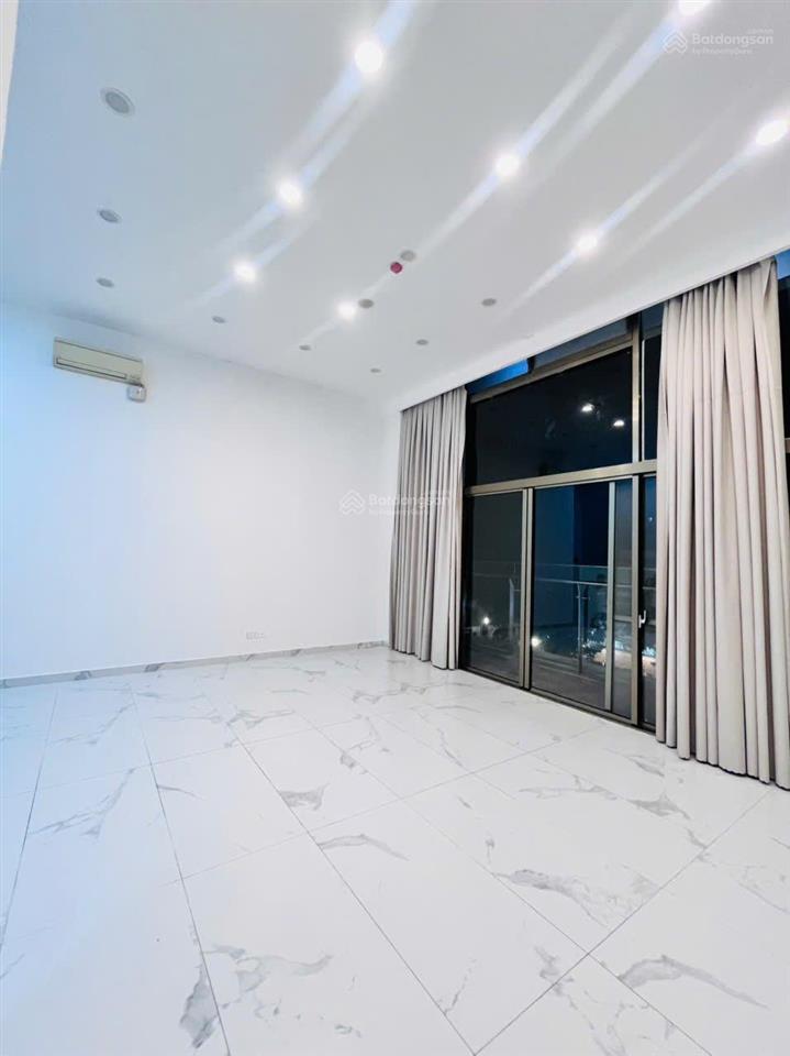Cho thuê văn phòng tại midtown diện tích 55m  0909 875 *** giá 20tr tại phú mỹ hưng q7
