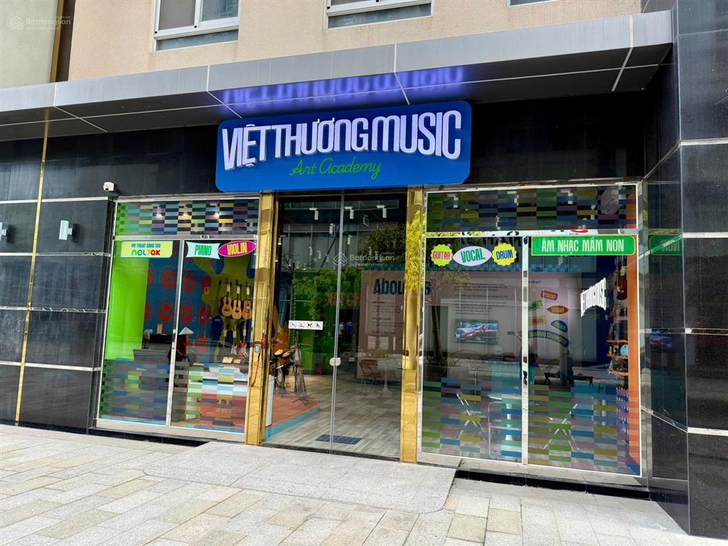 Chính chủ bán gấp cosmo city quận 7  sổ hồng sẵn  tặng full nội thất.  ms nga 0909 875 ***