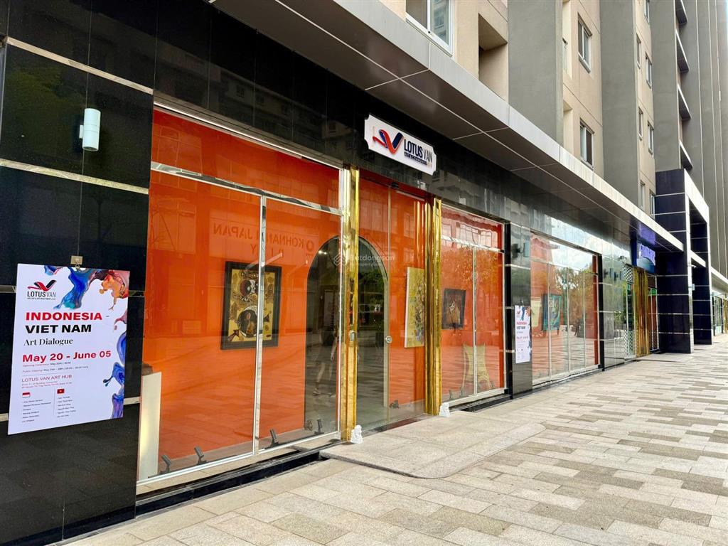 Chính chủ bán gấp cosmo city quận 7  sổ hồng sẵn  tặng full nội thất.  ms nga 0909 875 ***