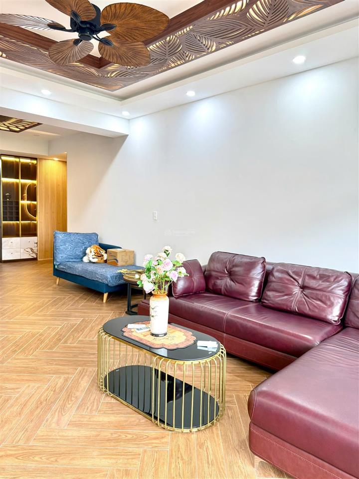 Cho thuê căn hộ cảnh viên 2 phú mỹ hưng.  0909 875 *** ms nga