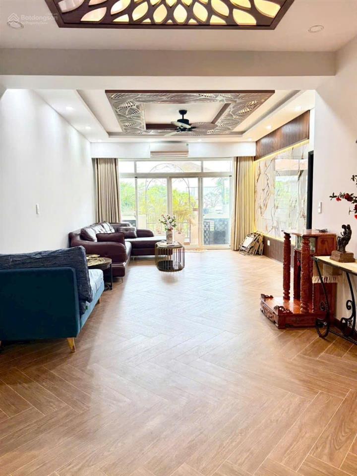 Cho thuê căn hộ cảnh viên 2 phú mỹ hưng.  0909 875 *** ms nga