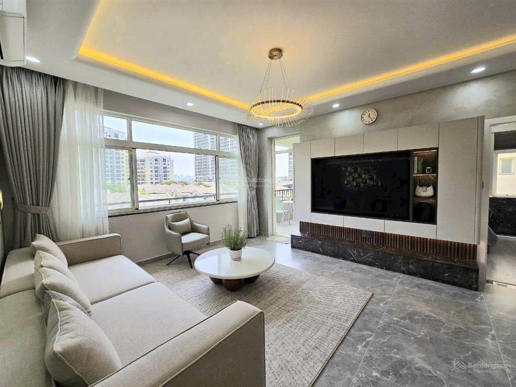 Cho thuê căn hộ cảnh viên 2  phú mỹ hưng.