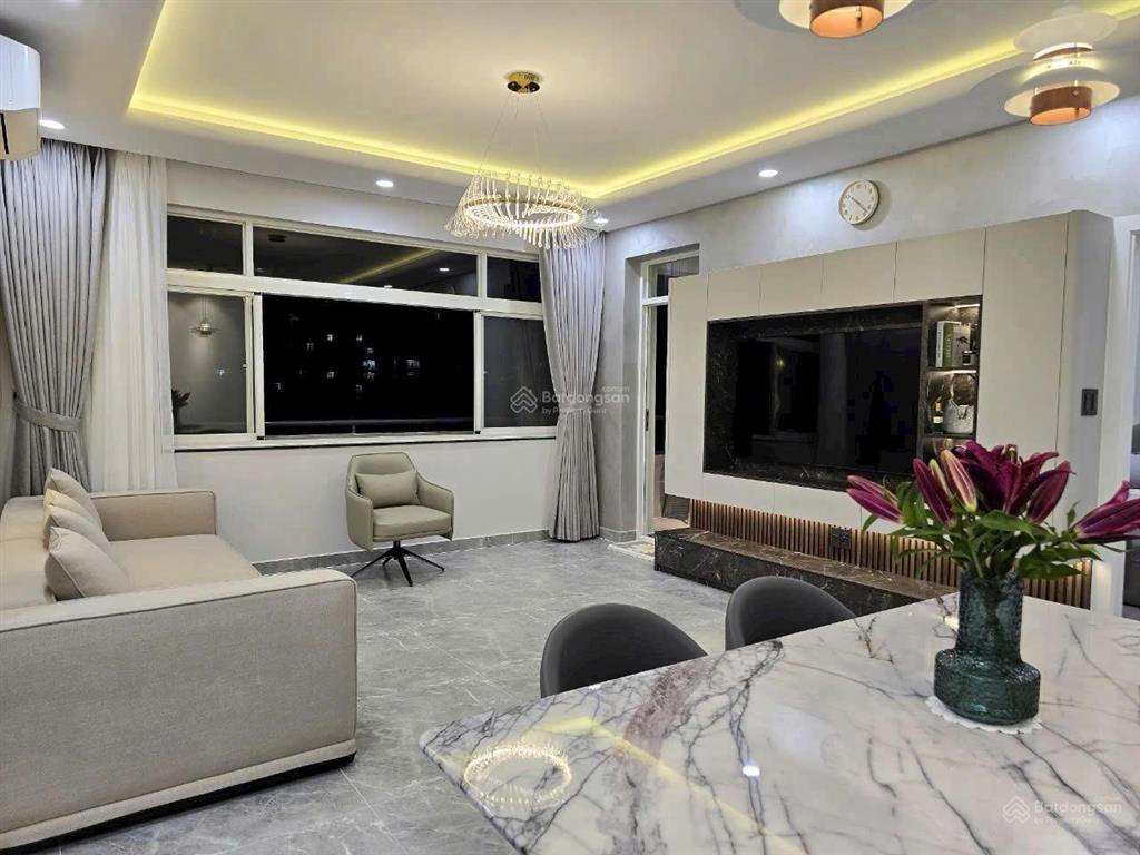 Cho thuê căn hộ cảnh viên 2  phú mỹ hưng.