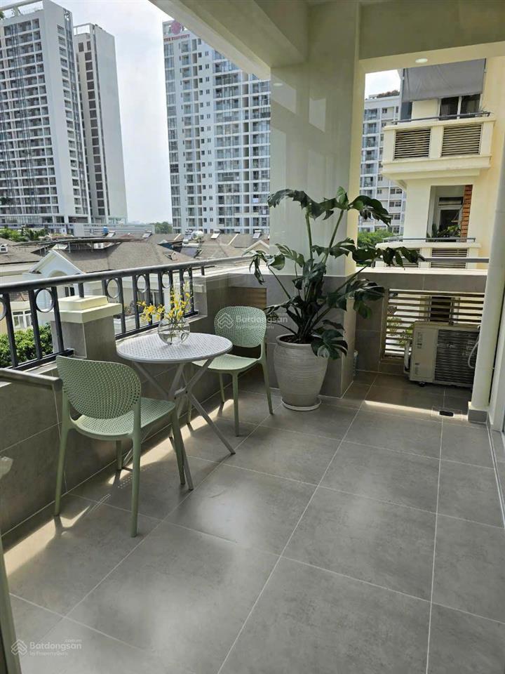 Cho thuê căn hộ cảnh viên 2  phú mỹ hưng.