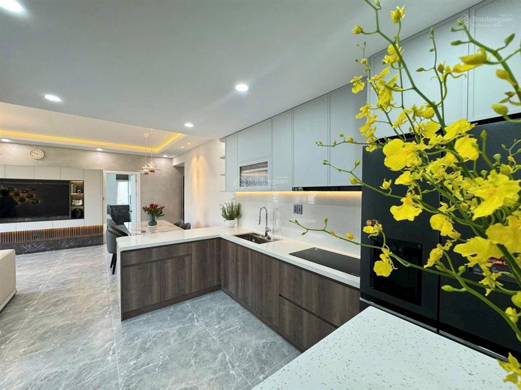 Cho thuê căn hộ cảnh viên 2  phú mỹ hưng.