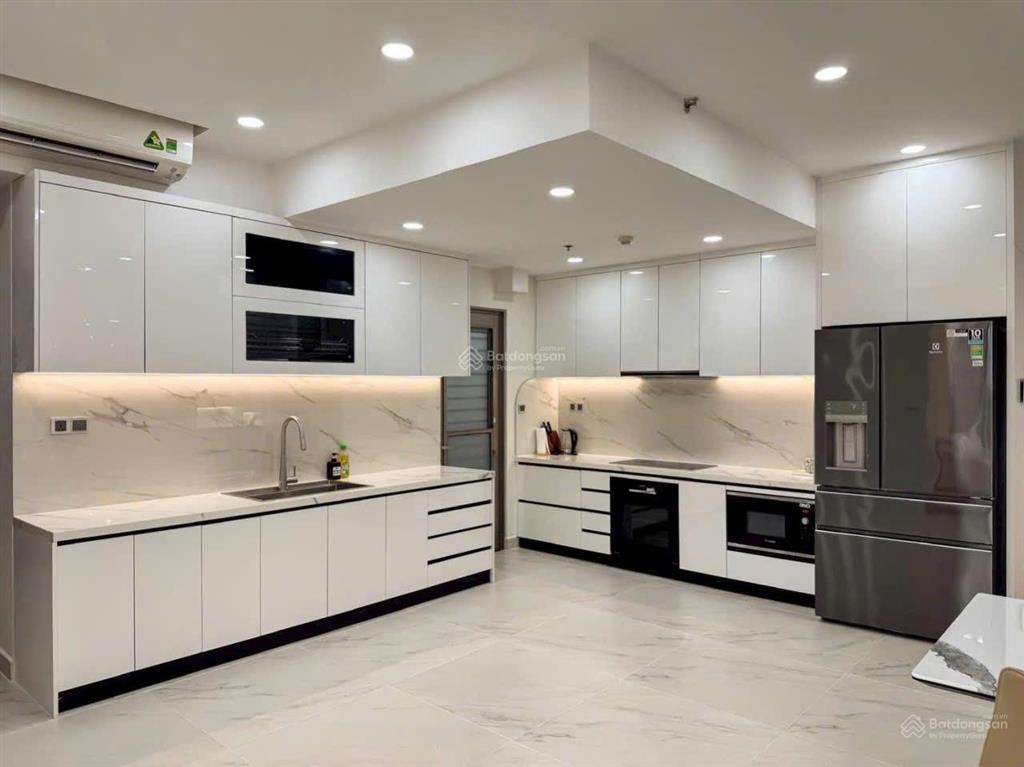 Bán căn hộ m7 midtown phú mỹ hưng.  0909 875 *** ms nga