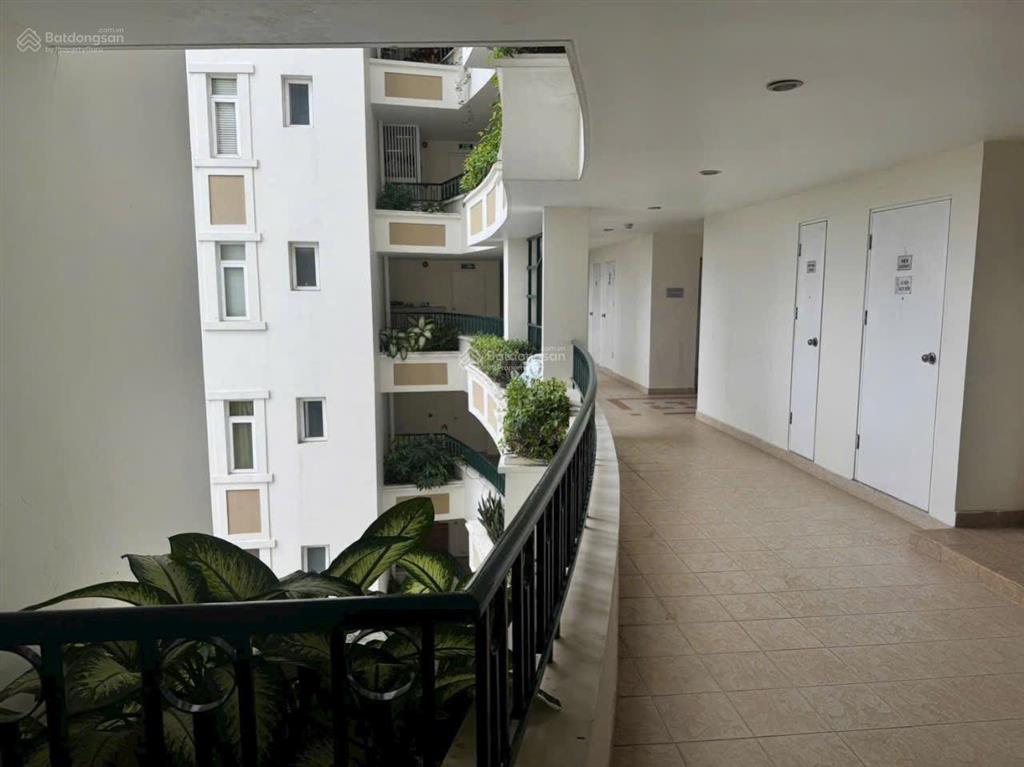 Bán căn hộ cảnh viên 1 phú mỹ hưng.  0909 875 ***