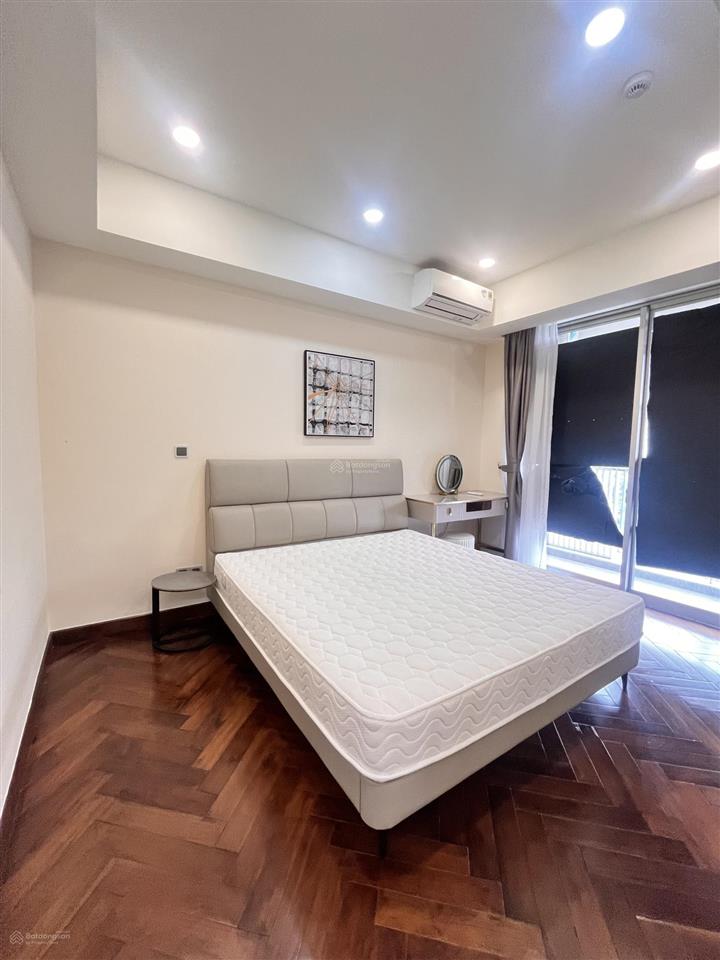 Cho thuê midtown m7 view sông  căn hộ 3 phòng ngủ y hình 40tr/th   0909 875 *** em nga