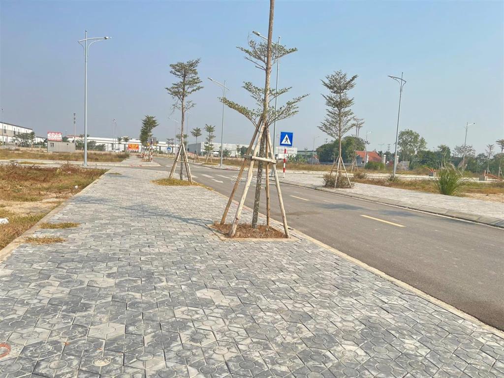 100m2 hướng đông nam, trung tâm ngã tư đẹp đấu giá việt yên gần vđ4 chỉ với 5x tr/m2