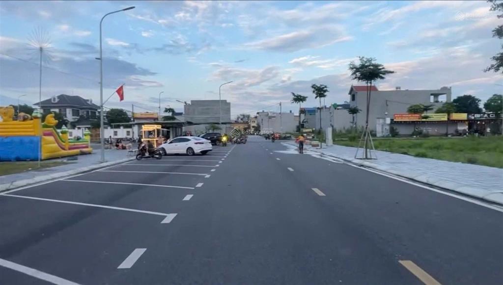 Duy nhất 1 lô góc xẻ khe 100m2 đấu giá tân dân , mặt tiền 25, kinh doanh tốt