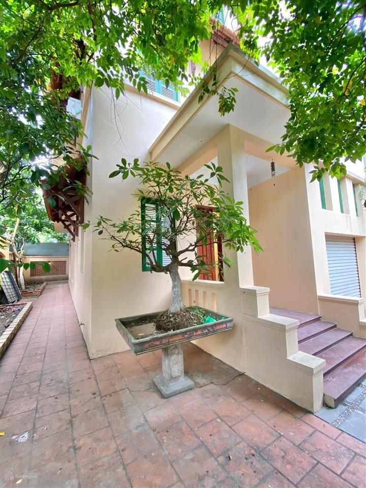 Cho thuê biệt thự hh04 kđt việt hưng, s 200m2, đồ cơ bản, phù hợp làm văn phòng, giá 25tr/tháng
