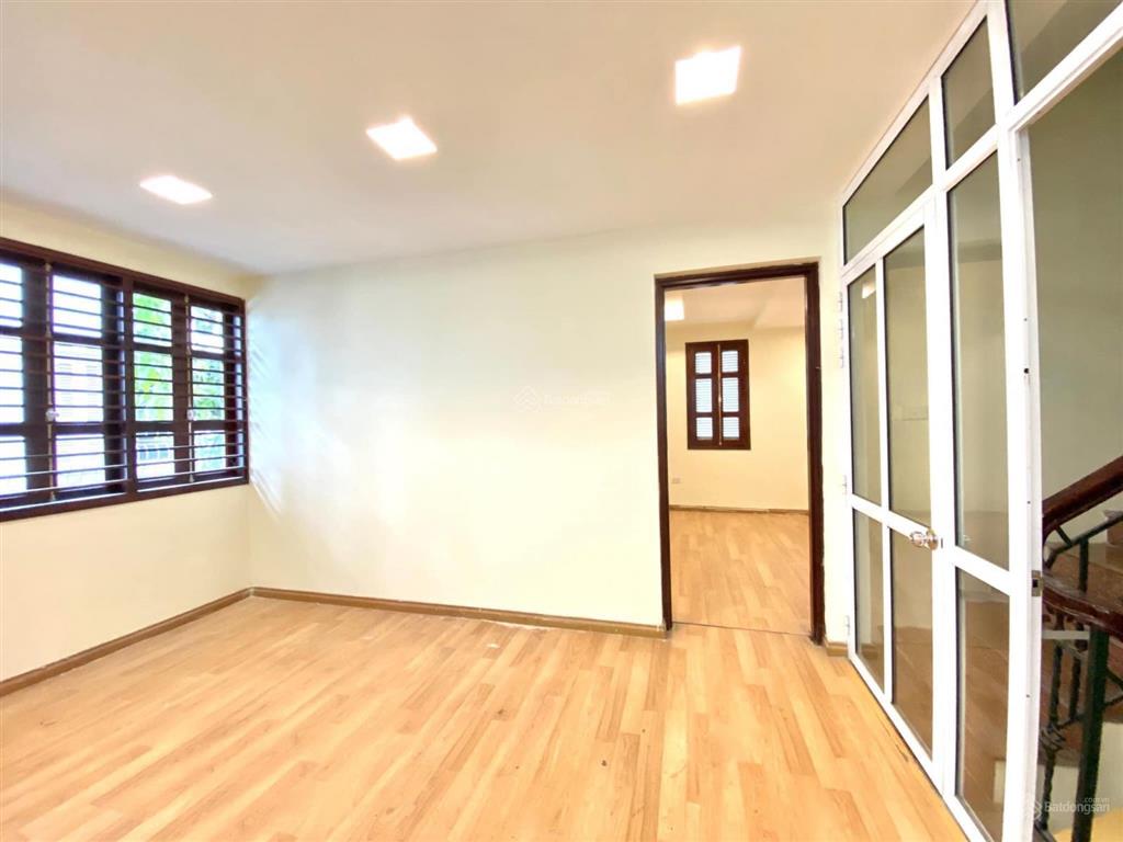 Cho thuê biệt thự hh04 kđt việt hưng, s 200m2, đồ cơ bản, phù hợp làm văn phòng, giá 25tr/tháng