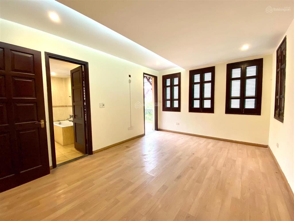 Cho thuê biệt thự hh04 kđt việt hưng, s 200m2, đồ cơ bản, phù hợp làm văn phòng, giá 25tr/tháng