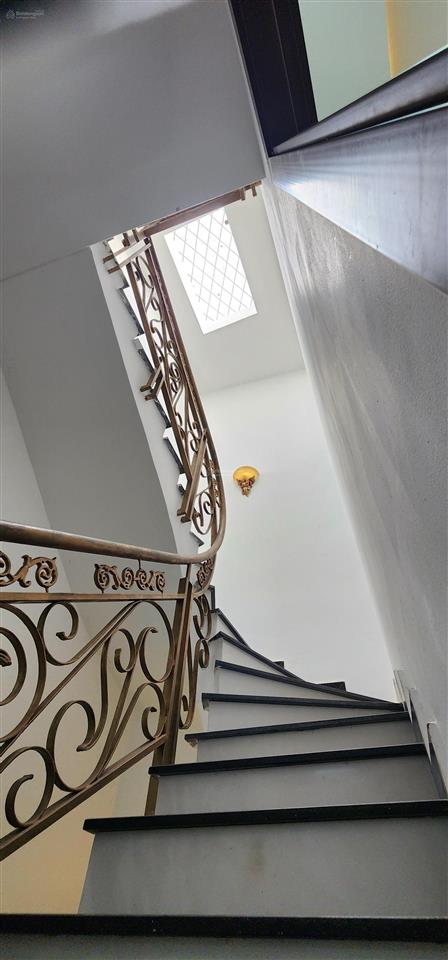 Nhà q7 huỳnh tấn phát giá cực tốt.  ngang 5x10 m dt sd 150m2 4pn 3wc .  0942 826 ***