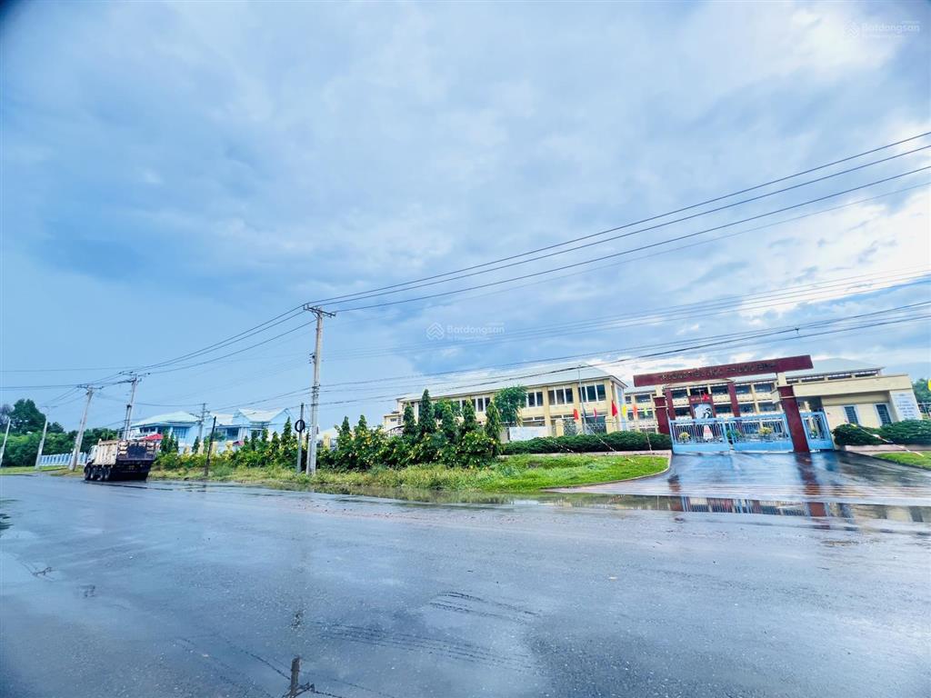 Chủ gửi bán thửa đất xây nhà vườn nghỉ dưỡng, nằm kề bên cụm kcn phước bình 1  2,  0901 336 ***