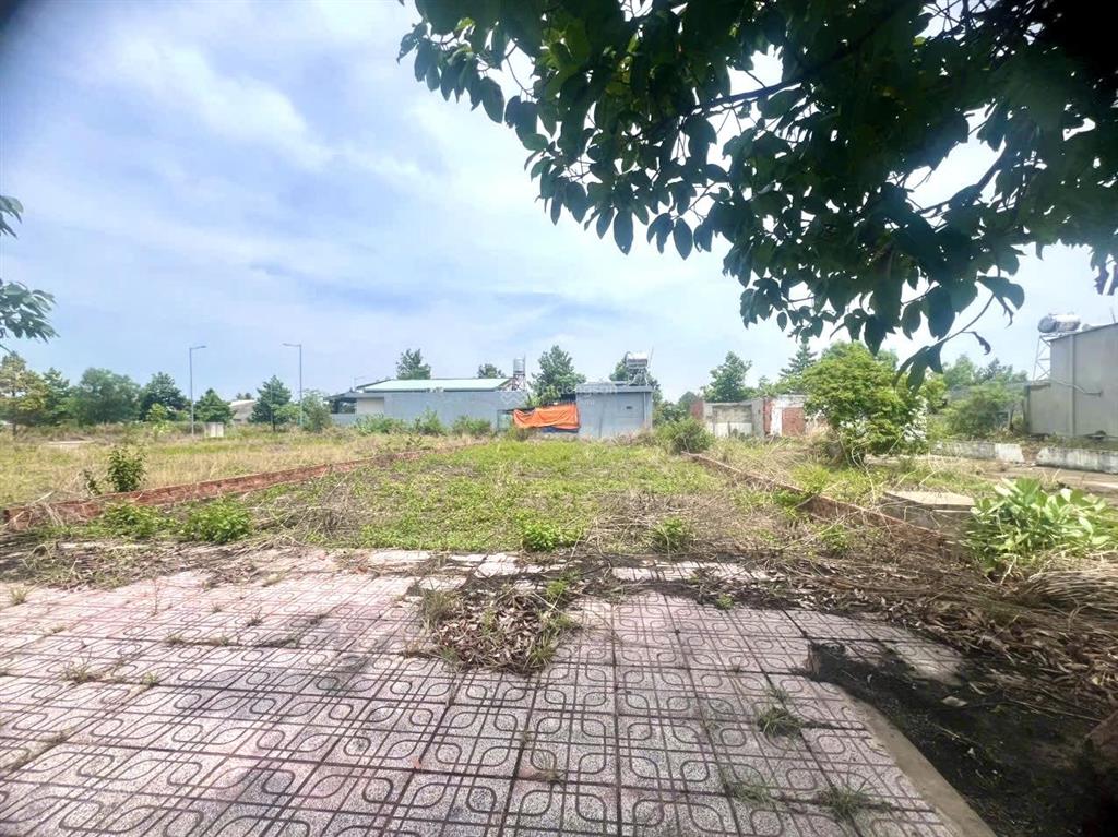 Chủ muốn sang nhượng lại lô đất tại tái định cư tân hiệp nằm sát nút giao cao tốc.  0901 336 ***