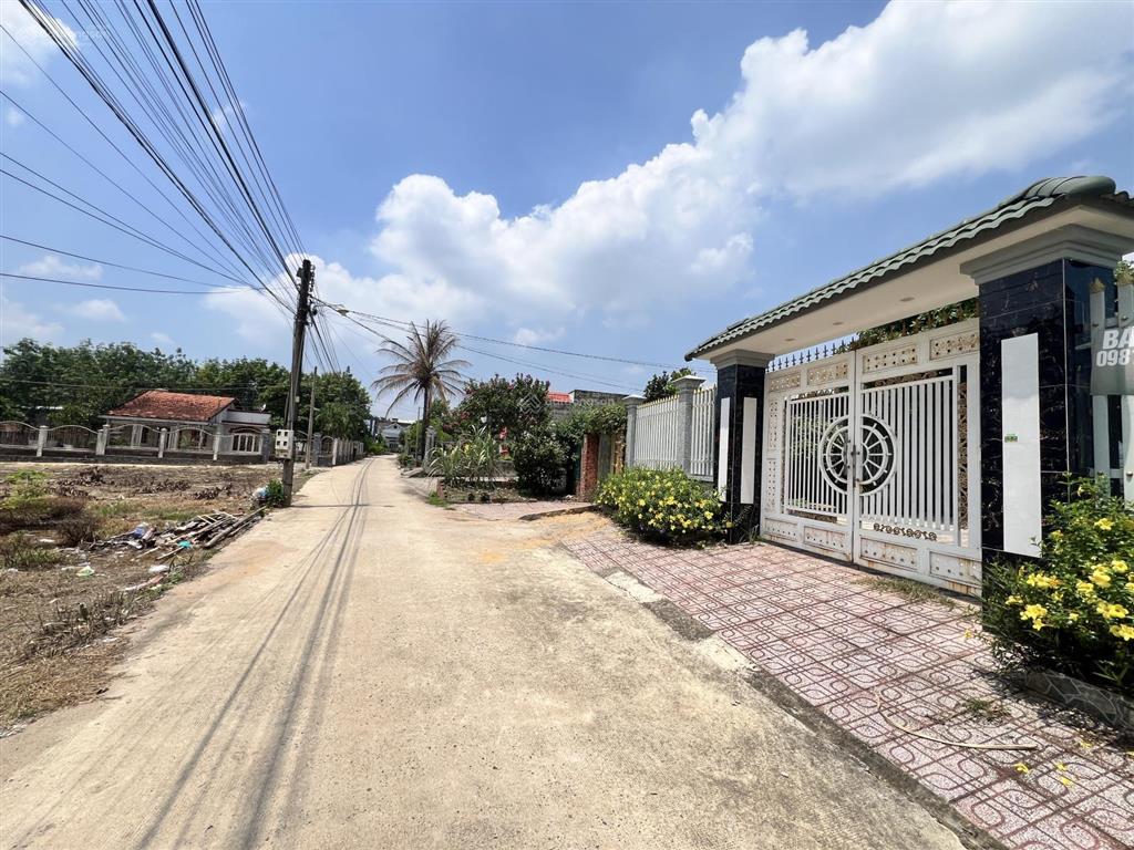 Chủ gửi bán lô đất nằm ngay khu dân cư, đối diện kcn và trường đại học hàng không