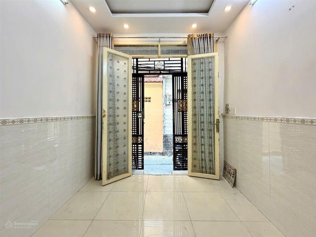 Chỉ 5.35 tỷ (tl) nhà cực phẩm huỳnh văn bánh  nhà đẹp ở ngay  3pn  3wc  cách hẻm xe hơi 10m