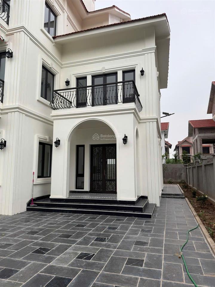 Cho thuê biệt thự sân vườn 400m2 kđt quang minh  10 phòng khép kín, nhận nhà ngay