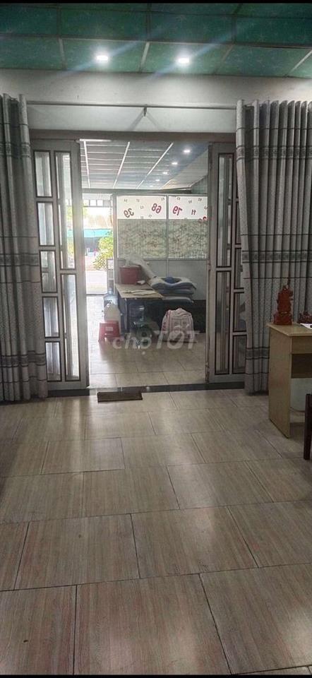 Cần bán nhà MT Quốc lộ 1, phường Long An