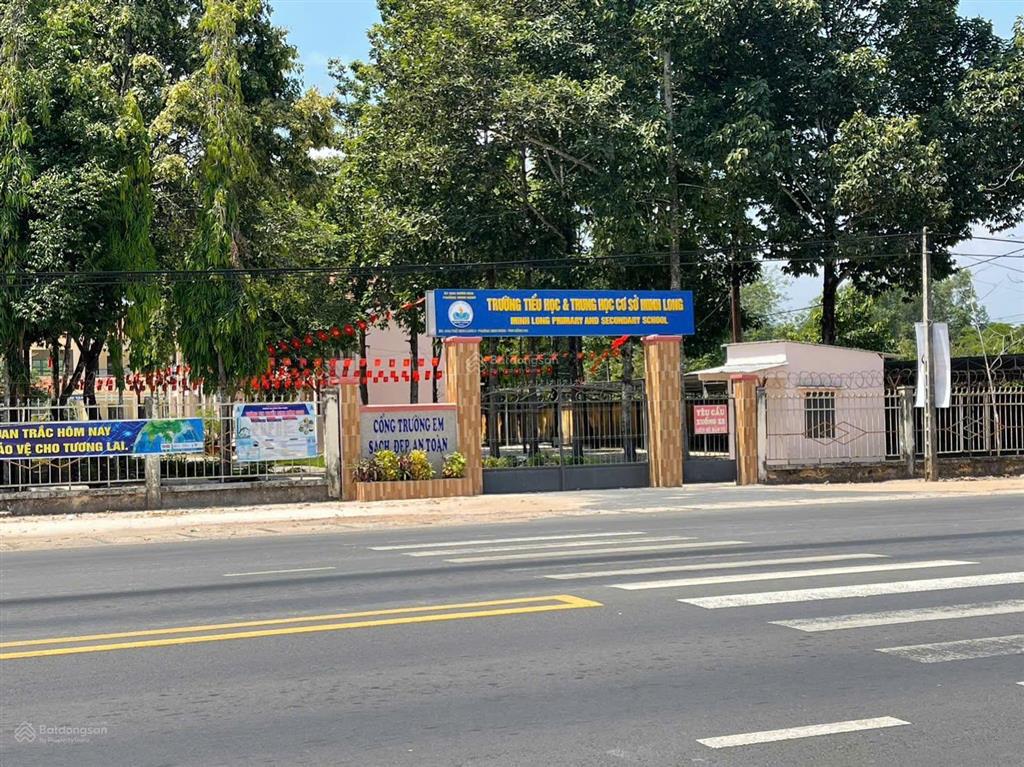 Bán nhanh căn nhà đang xây gần chợ, ngã tư chơn thành