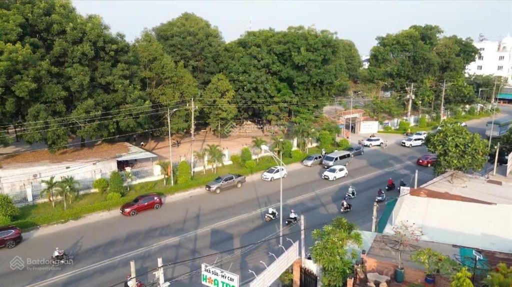 Bán nhanh căn nhà đang xây gần chợ, ngã tư chơn thành