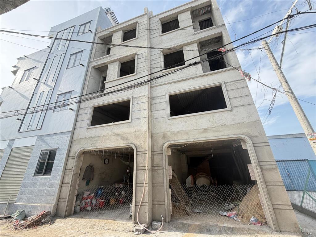 Bán nhà phố vườn lài gần cầu sắt 1 trệt 1 lửng 2 lầu 1 tum mới xây 4.3x12m hay 5x18m