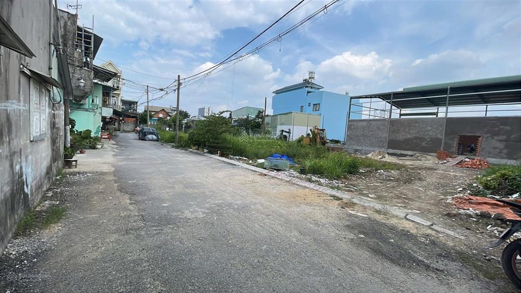 Bán đất thuộc 1 sẹc hẻm 94 vườn lài an phú đông gần cầu 4mx12.5m hay 7.4mx28m